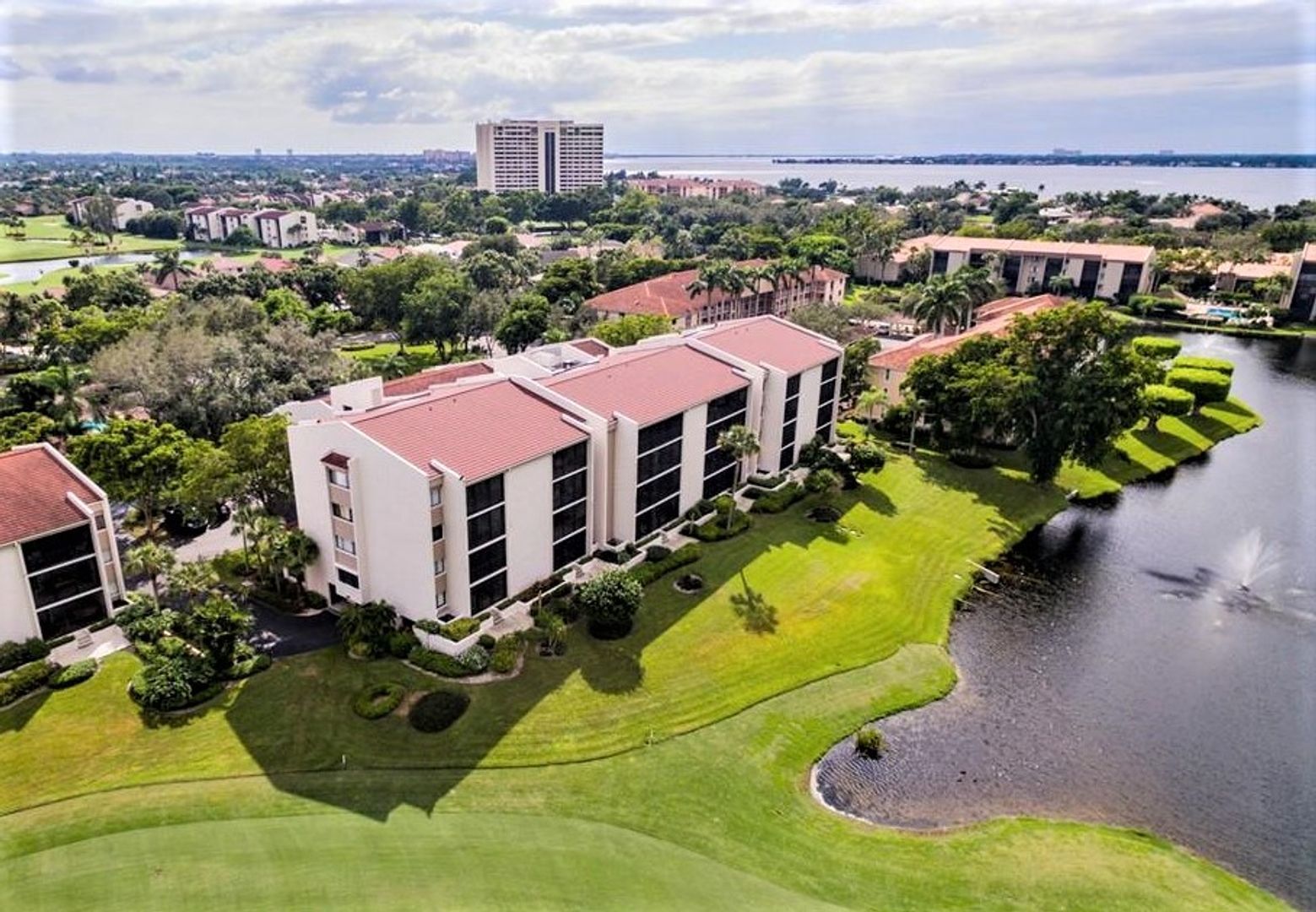 Building Photo - Flagship Village Condo in The Landings Yacht Golf & Tennis Club