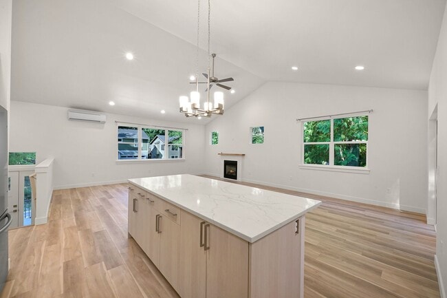 Building Photo - Modern 3BD/2.5BA Home in Sudden Valley – B...