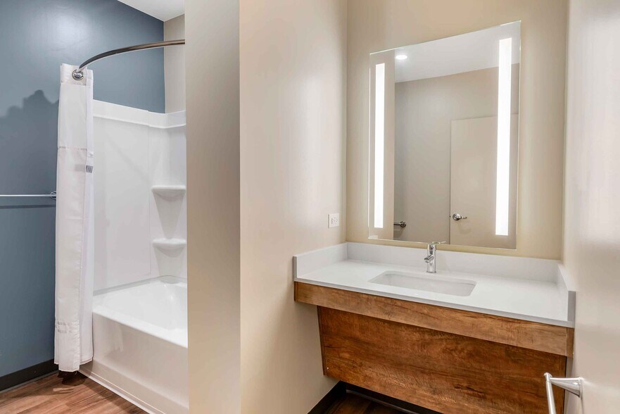 Building Photo - Furnished Studio-Charlottesville
