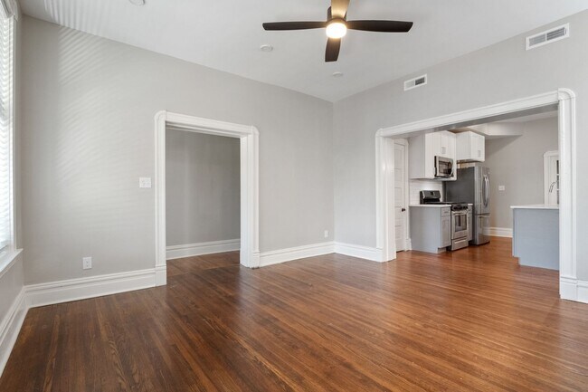 Building Photo - Perfect for BJC Residents/Frequenters