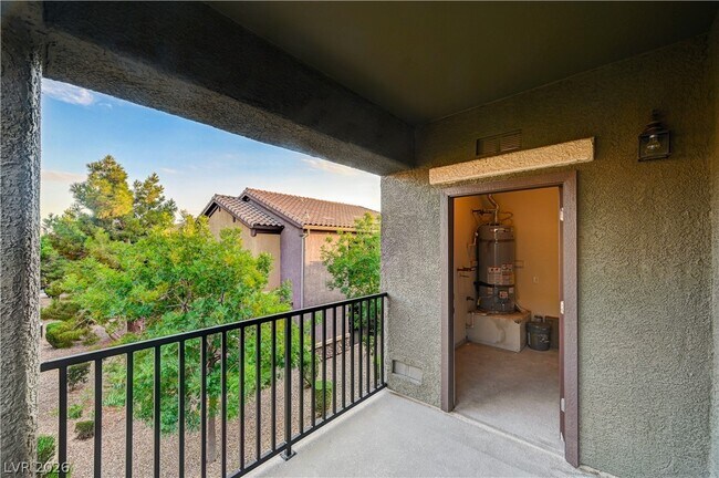 Building Photo - 6868 Sky Pointe Dr