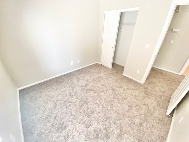 Building Photo - BEAUTIFUL 3 BEDROOMS 2.5 BATHS 2 STORY SINGLE FAMILY HOME WITH 2 CAR GARAGE