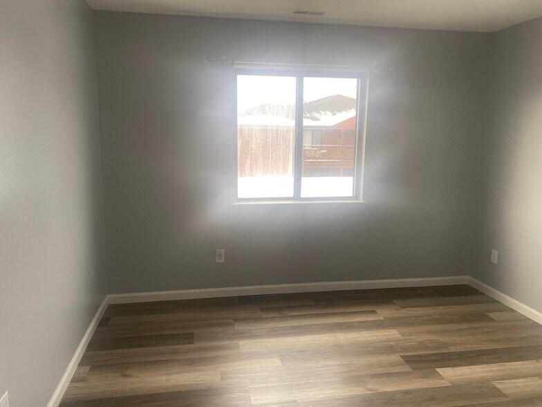 Building Photo - 16546 Clarkson Dr