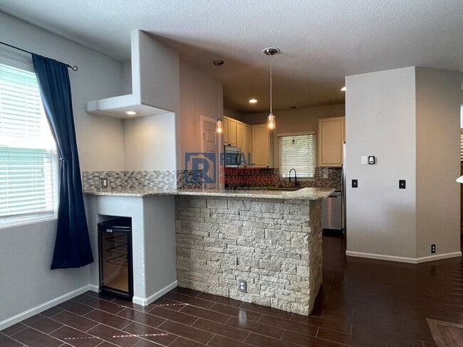Building Photo - 2161 Falkirk Dr