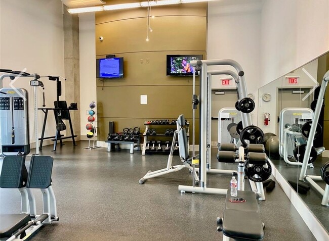 Building Photo - 1901 Post Oak Blvd