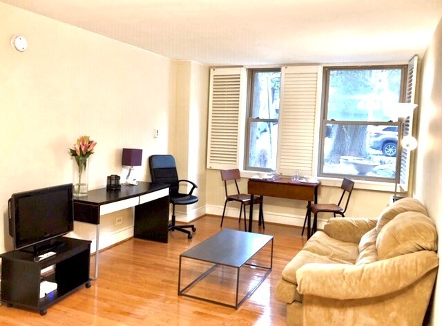 Building Photo - 1260 21st St NW