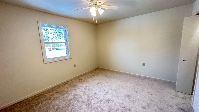 Building Photo - 807 Rainbow Dr