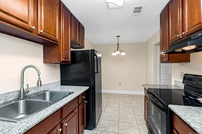 Building Photo - 1066 Manson Dr