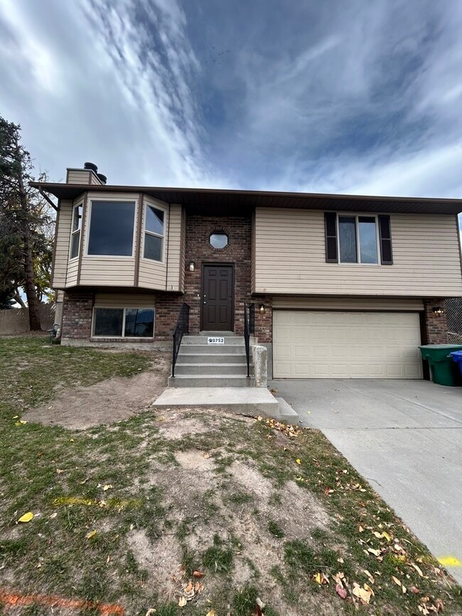 Building Photo - Remodeled 3 Bed, 2 Bath Home in West Jordan — Available Now