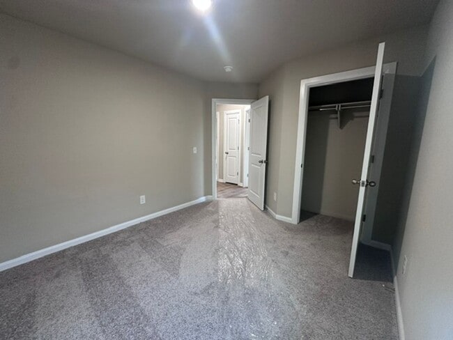 Building Photo - 4008 SE 81st St