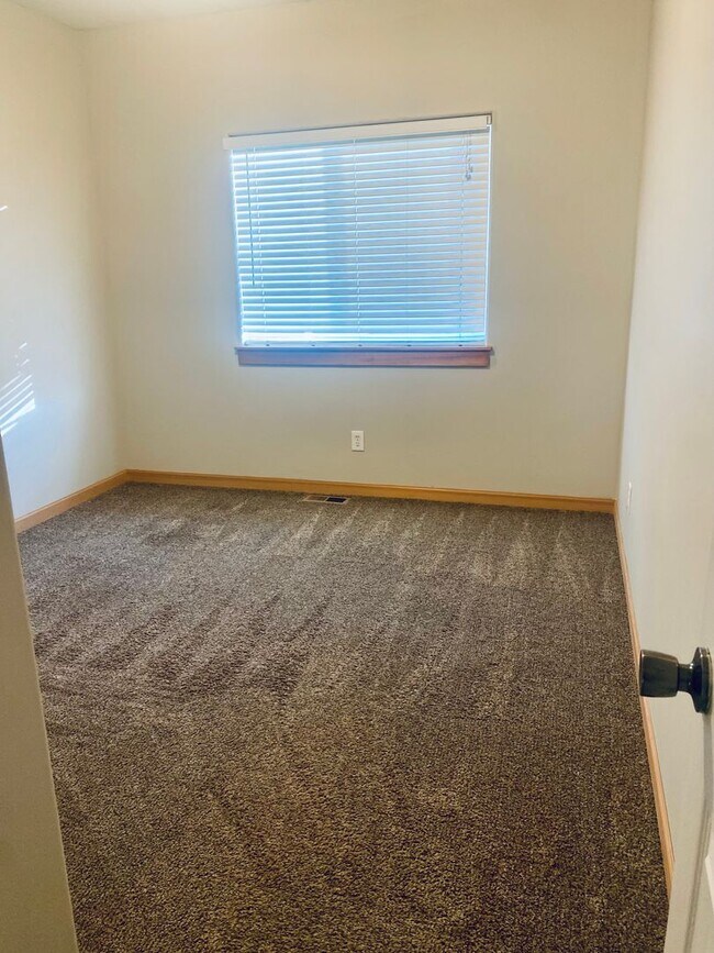 Building Photo - 512