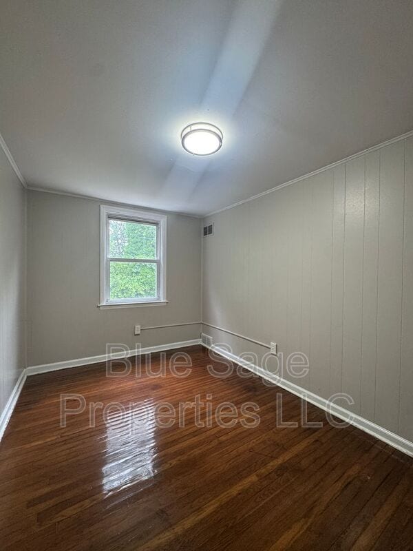 Building Photo - 554 S 4th St