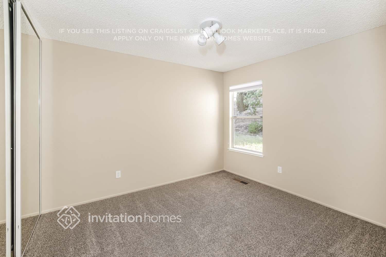 Building Photo - 2425 Grimsby Dr