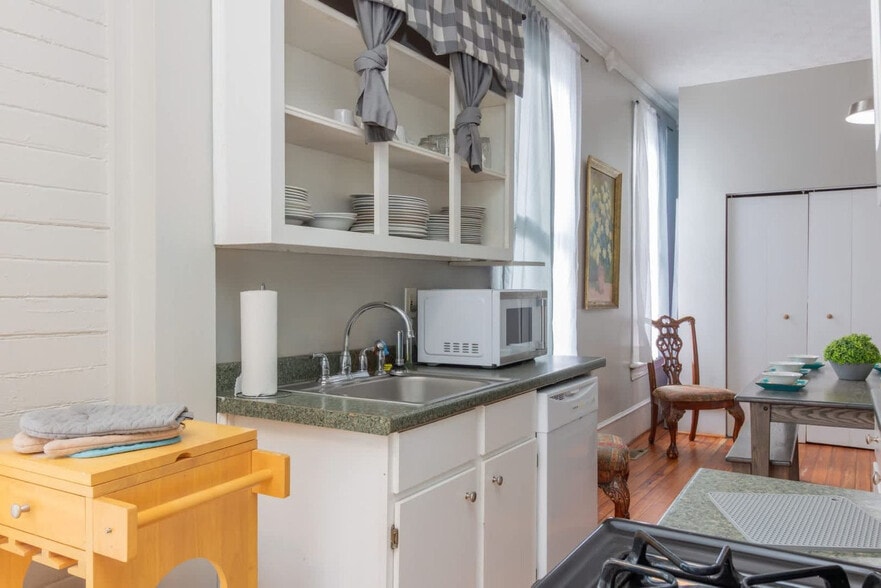 Building Photo - 737 3rd Ave