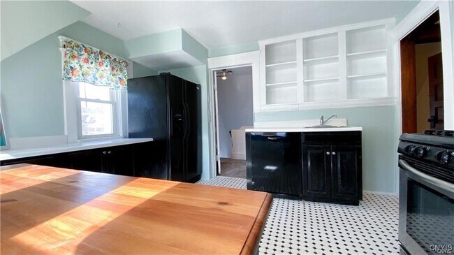 Building Photo - 400 Roberts Ave