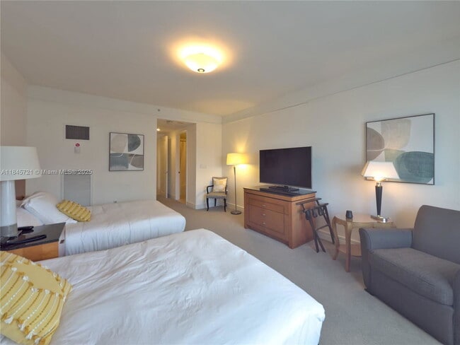 Building Photo - 1435 Brickell Ave