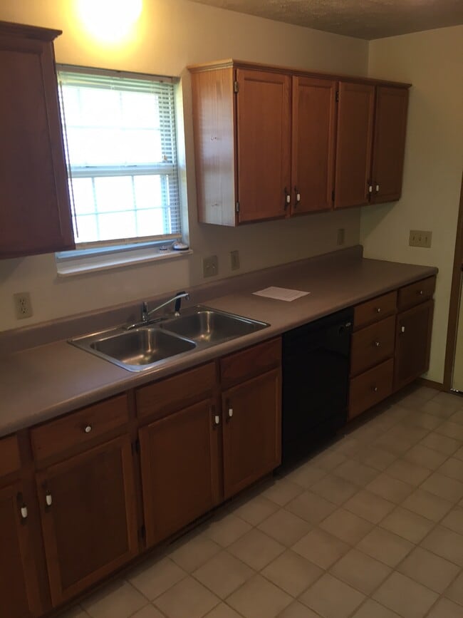 Building Photo - 3360 S Parkmont Ct