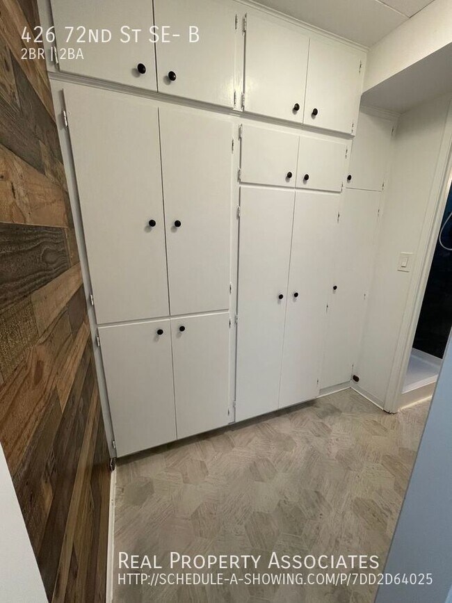 Building Photo - Beverly Lake 2 Bed, 1.5 Bath, Available NOW!