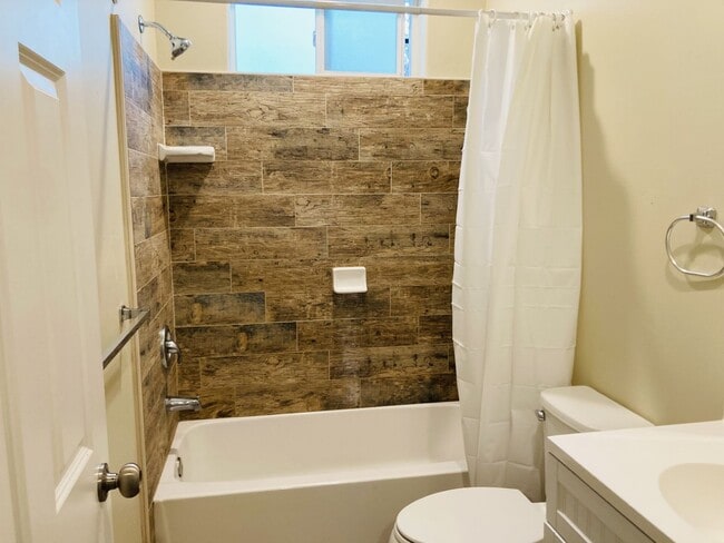 Building Photo - Desirable Ranch Style Home - All Main Level Living Space plus Two Car Garage