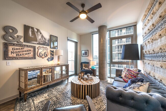 Building Photo - Luxuriously Rustic Paradise