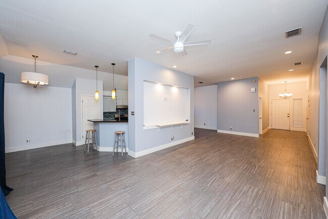 Building Photo - 1222 Longhorn Dr