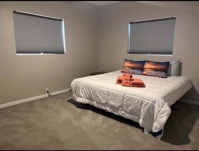 Building Photo - 2317 W Bristol Ave