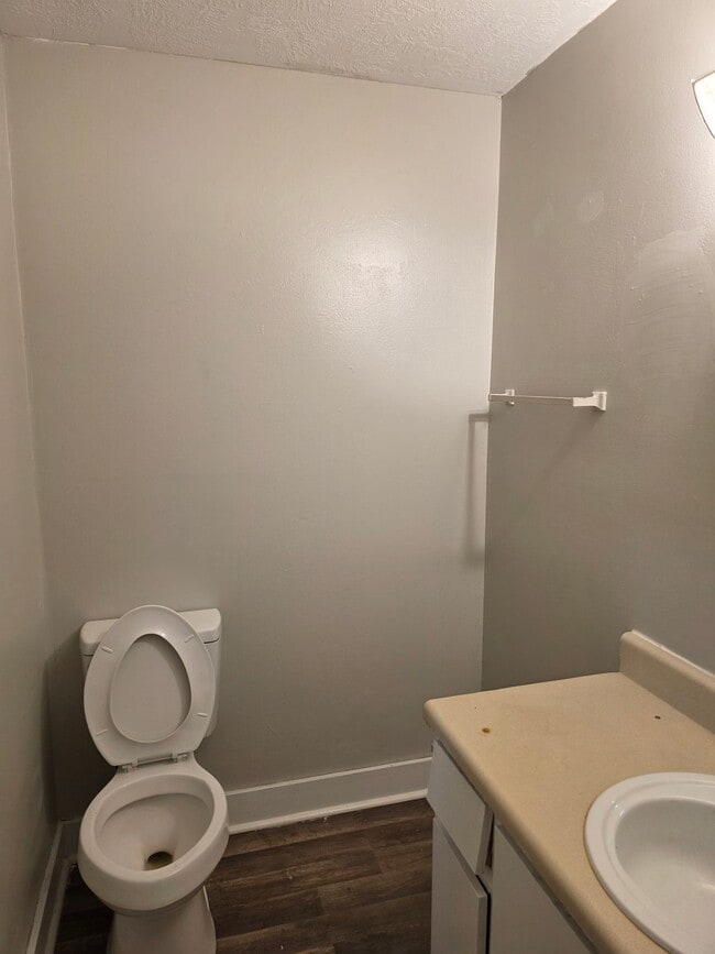 Building Photo - 3 Bedroom End Unit