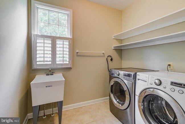 Building Photo - 18 Nantucket Ct