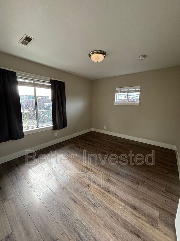 Building Photo - 111 Connely Ln