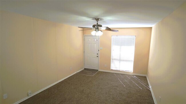 Building Photo - 2414 Mimosa Dr