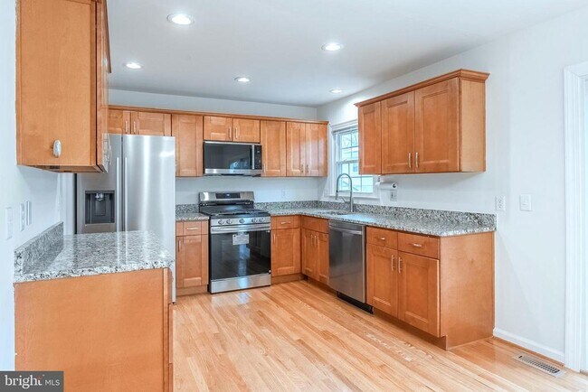 Building Photo - 13715 Smallwood Ct