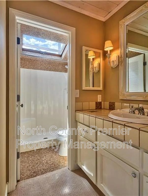 Building Photo - 256 Juniper Ave