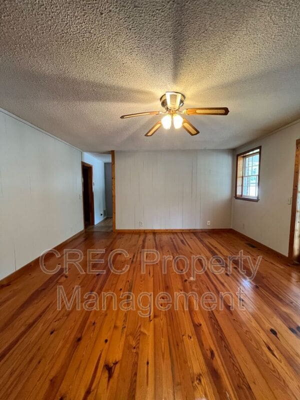 Building Photo - 1132 Children Rd