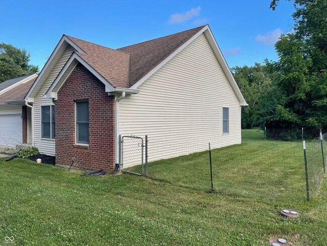 Building Photo - 10521 Cornell Ave