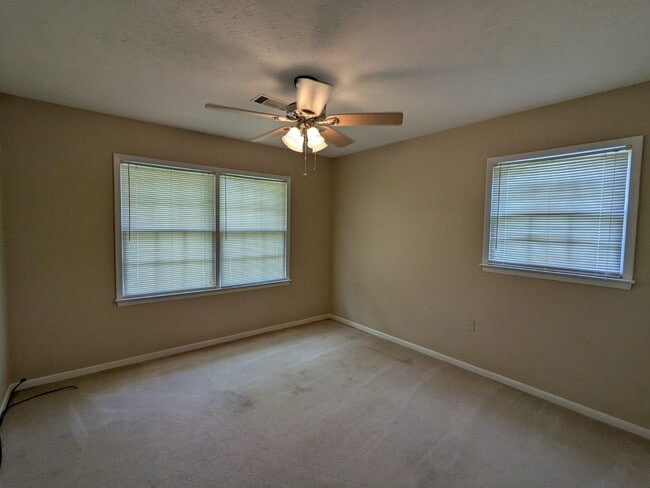 Building Photo - 813 McLemore Dr