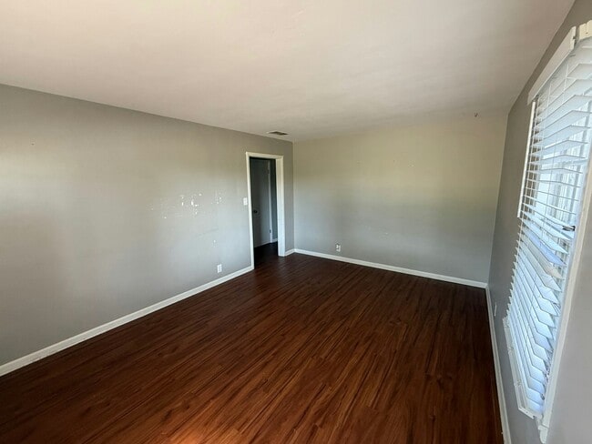 Building Photo - 1562 Reeves Rd