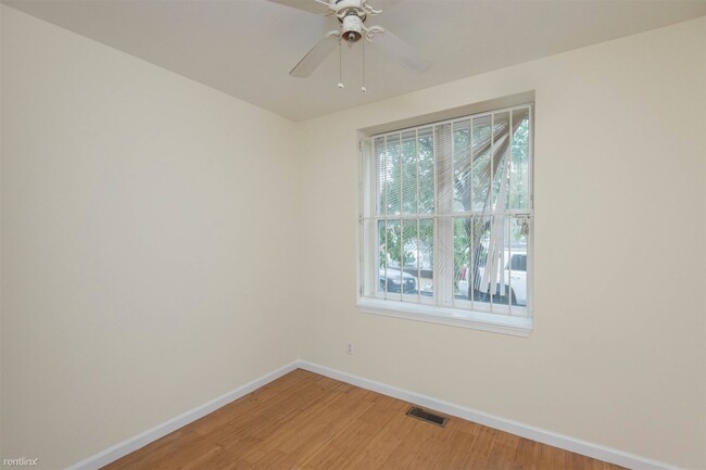 Building Photo - 2 br, 1 bath Triplex - 1745 WILLINGTON ST ...