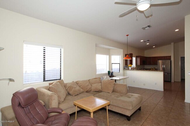 Building Photo - 8908 N 15th Ln