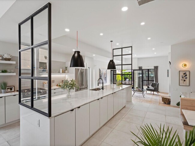 Building Photo - Luxury 3-Bed, 3.5-Bath Denver Home with Ro...