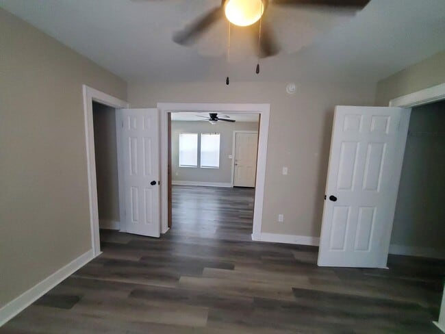 Building Photo - 304 S Hydraulic Ave