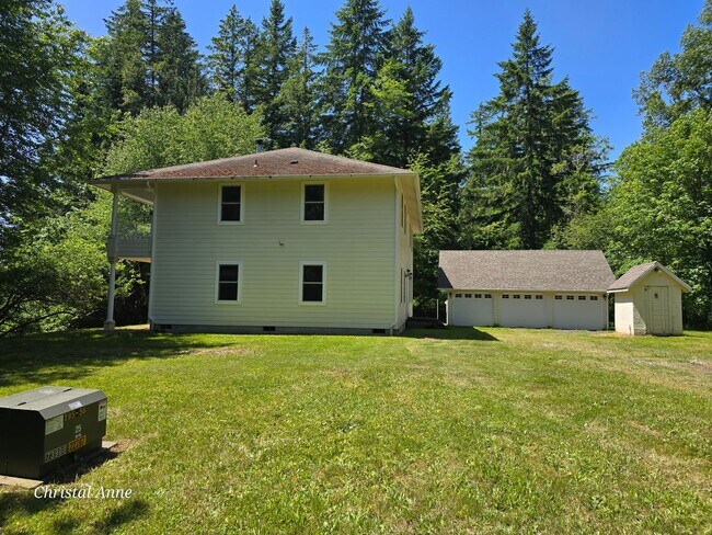 Building Photo - Beautiful Custom built home