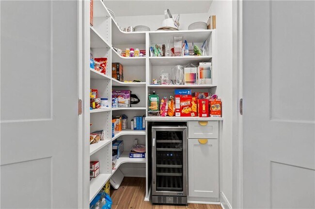 Building Photo - 4820 Powers Ferry Rd NW