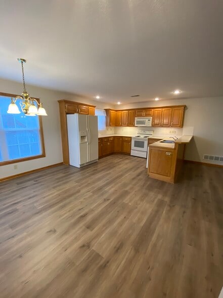 Building Photo - 3906 SW Charthwell Ct