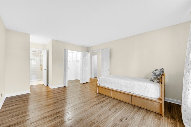 Building Photo - 1257 N Streamwood Ln