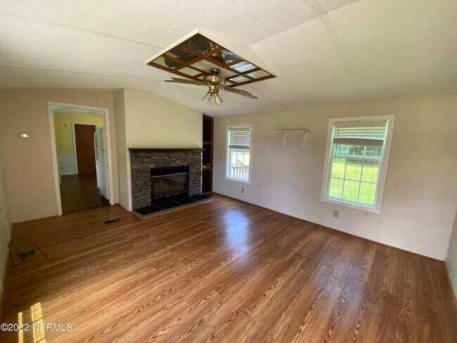 Building Photo - Cute Home Located in the center of everything