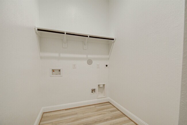Building Photo - 6015 Marsh Lk Ct