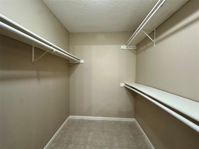 Building Photo - 1611 Onion Creek Village Dr