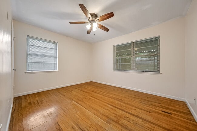 Building Photo - 3702 Malone Dr