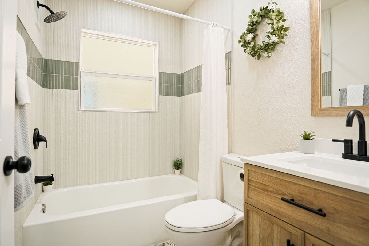 Building Photo - 462 Springwood Ln