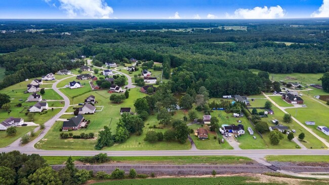 Building Photo - *FOR RENT* Beautifully Updated Home in Pri...